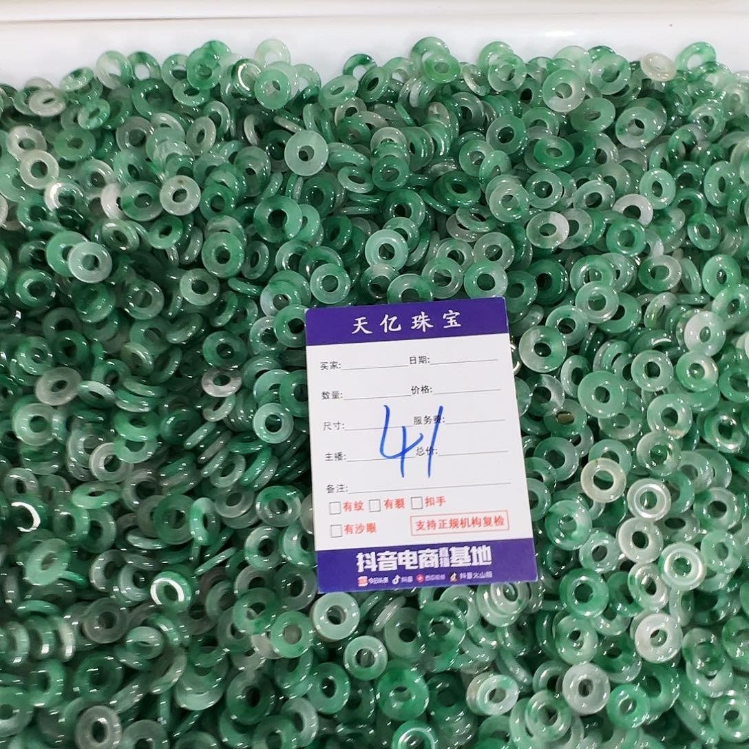 石英质玉（非洲翠）未镶嵌手镯