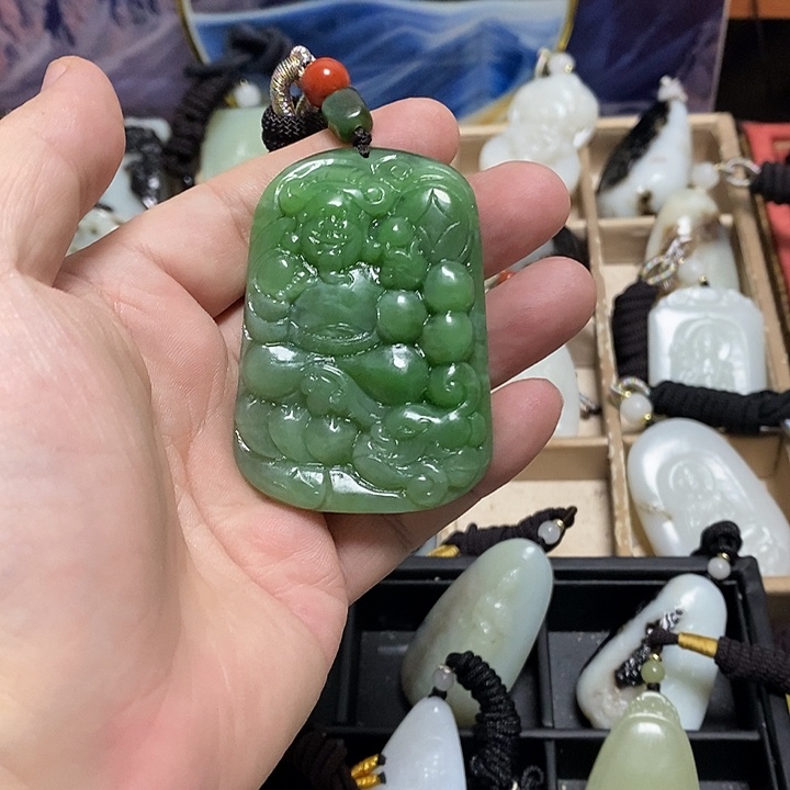 青***空和田玉未镶嵌颈饰