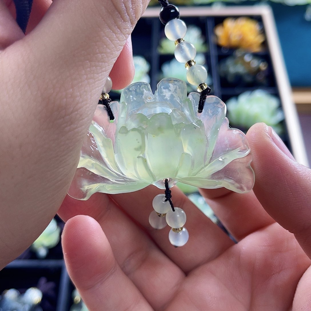 蛇纹石玉颈饰未镶嵌