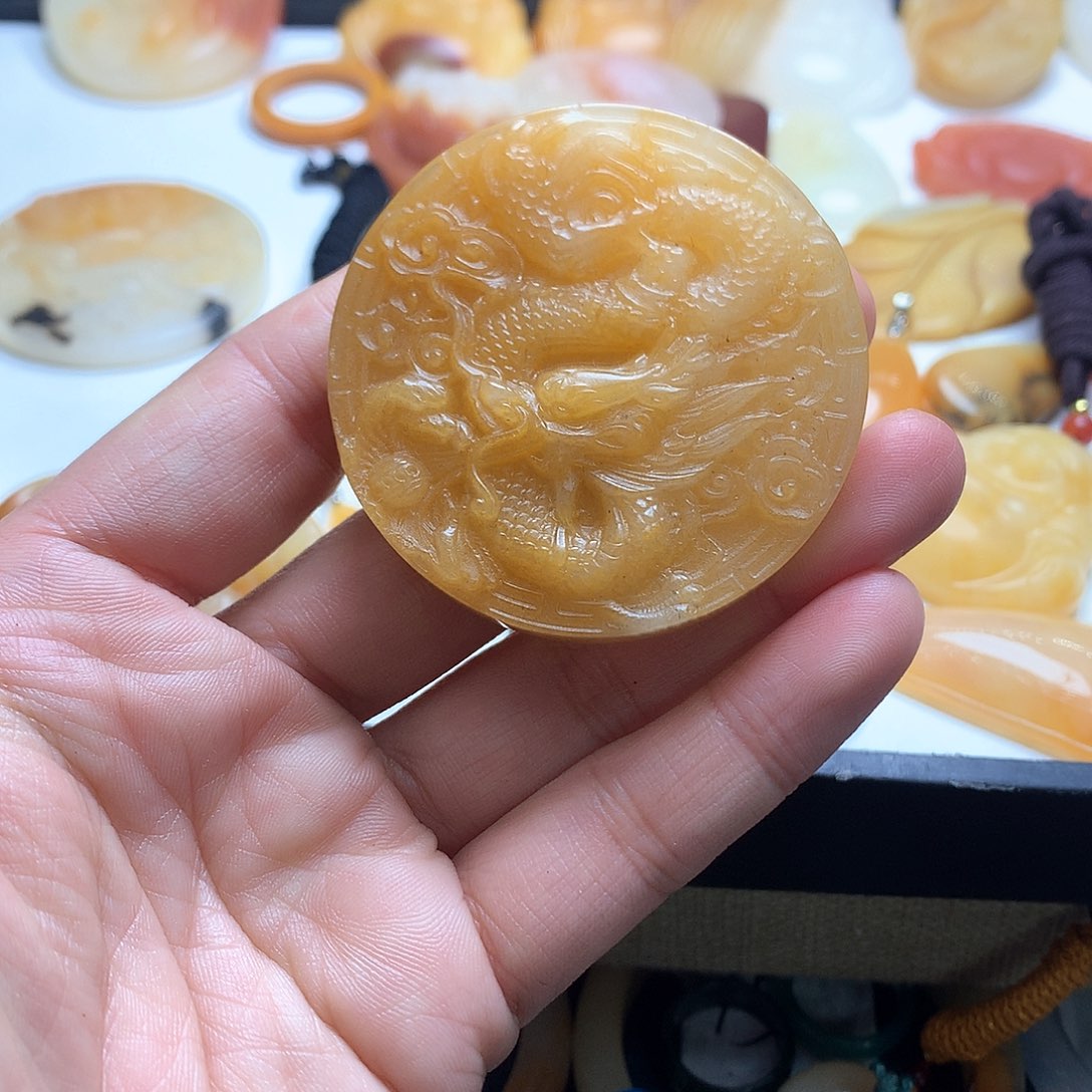 未镶嵌石英质玉（黄龙玉）手镯旧*