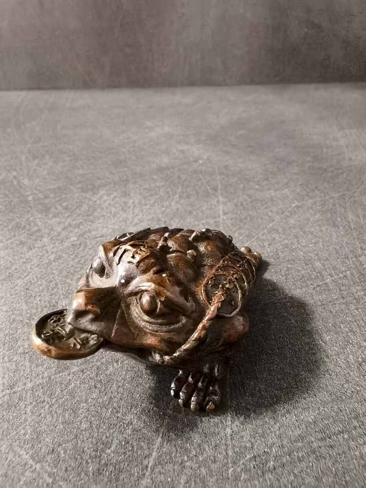 蟾经典树皮款全手工铜合金茶宠手把件