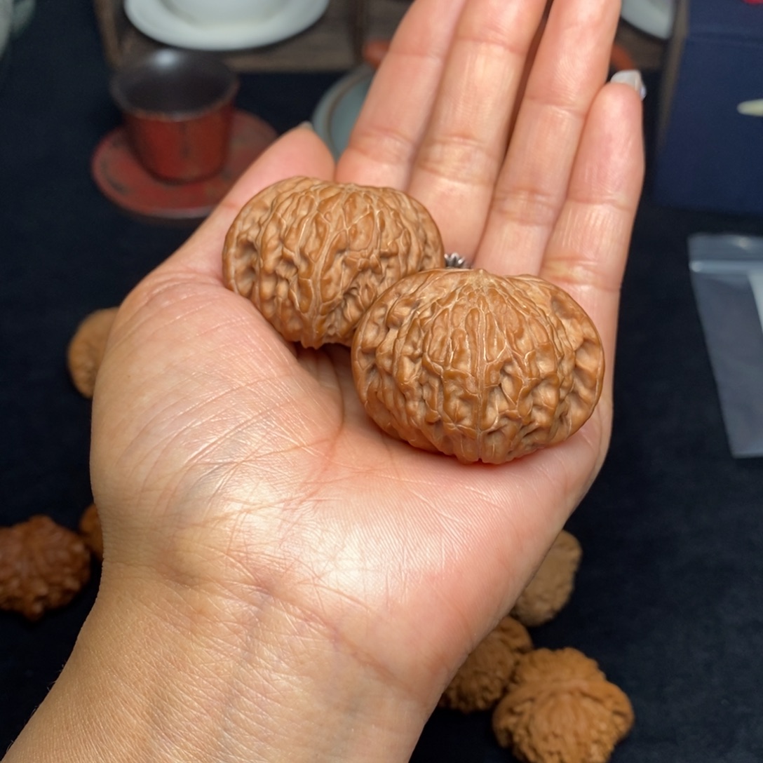 文玩核桃吊坠红皮正磨41全