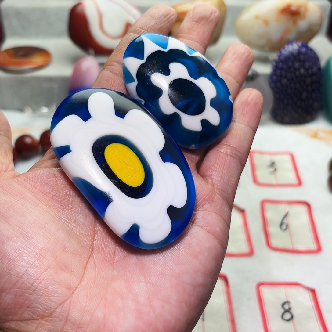 白****玛瑙/玉髓未镶嵌颈饰