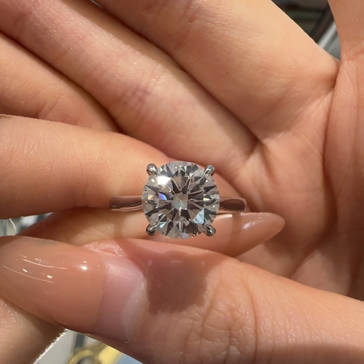 铂Pt950镶嵌实验室培育钻石2卡经典四爪