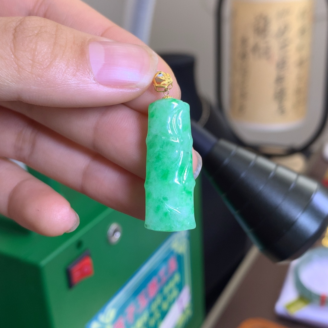 翡翠颈饰18K金镶嵌翡翠