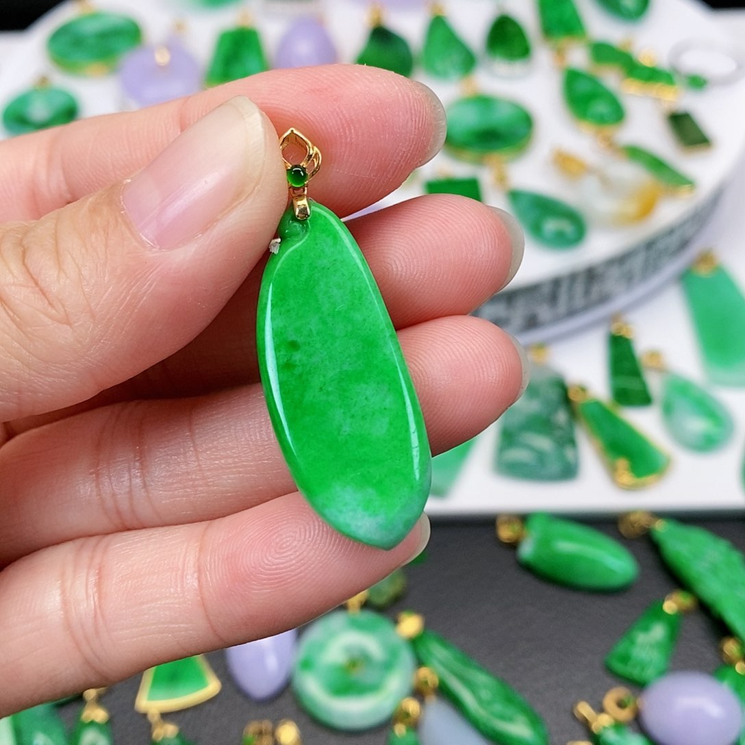 翡翠吊坠(不含链)18K金镶嵌