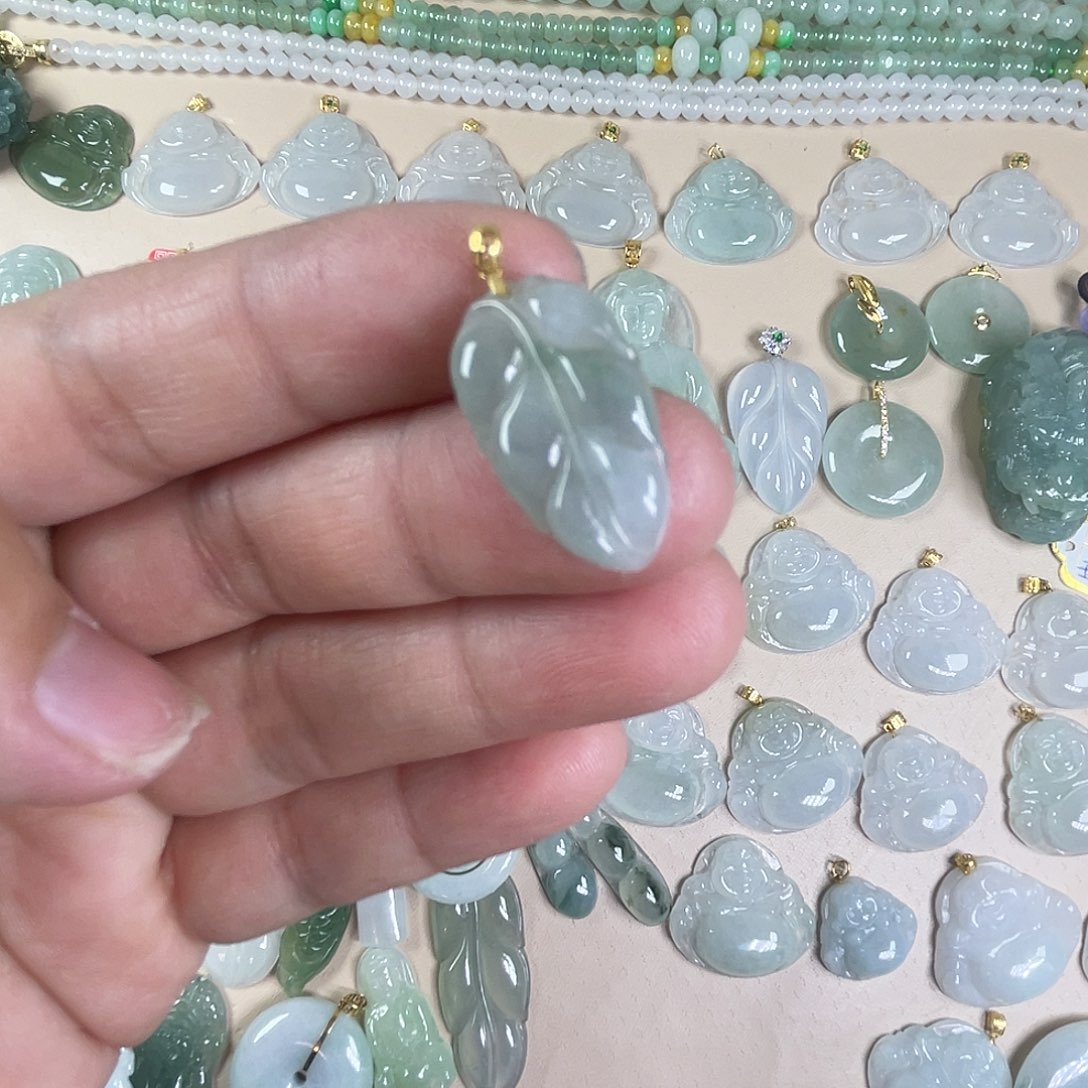 翡翠颈饰18K金镶嵌叶子