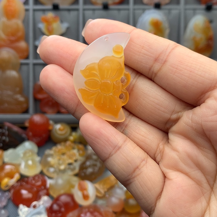 多***恨玛瑙/玉髓未镶嵌颈饰