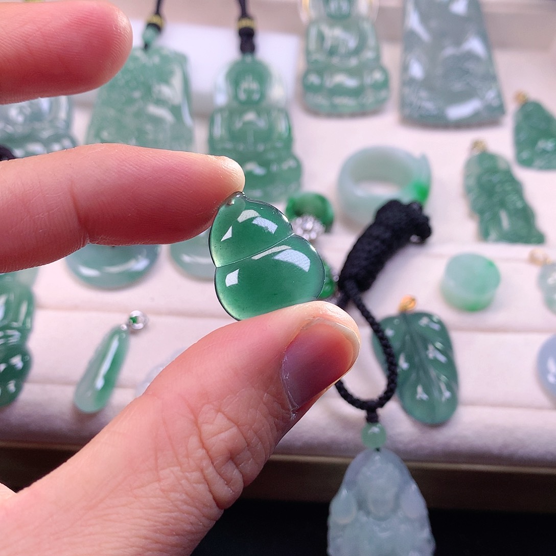 翡翠颈饰未镶嵌翡翠