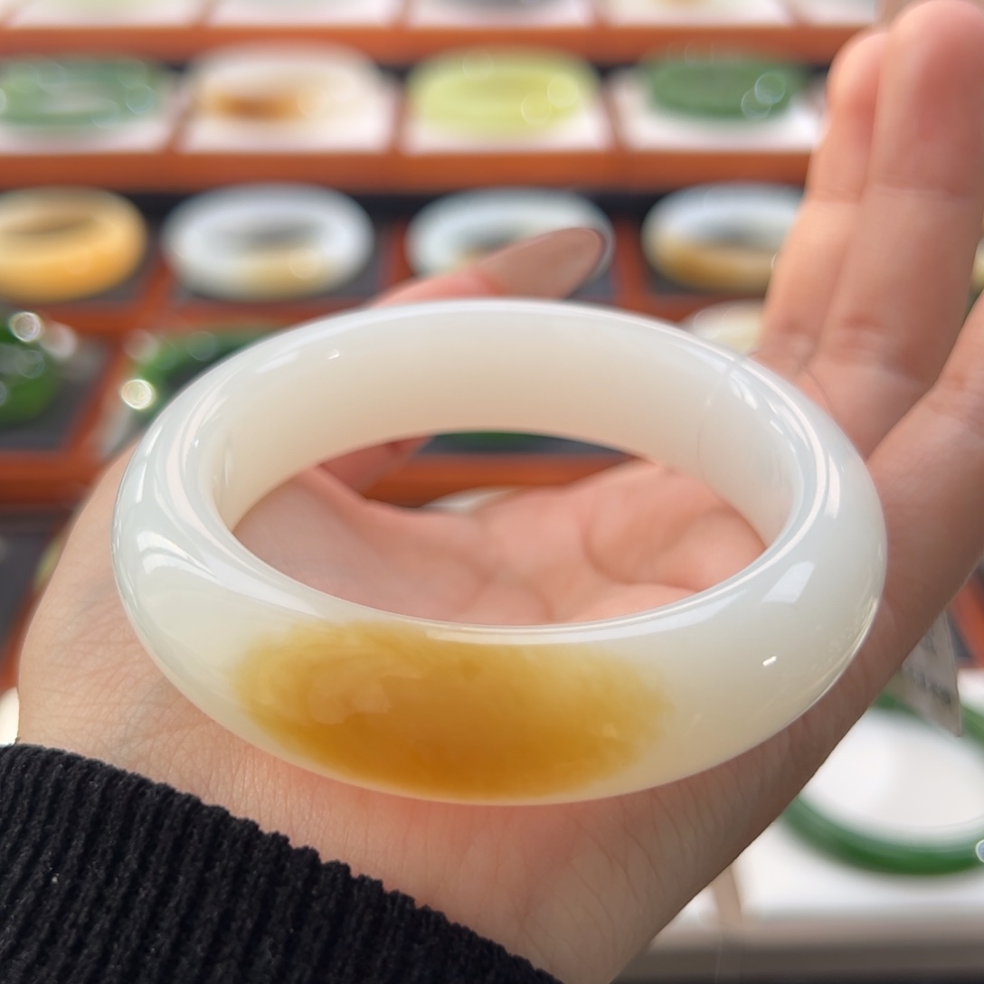 和田玉（糖玉）手镯未镶嵌