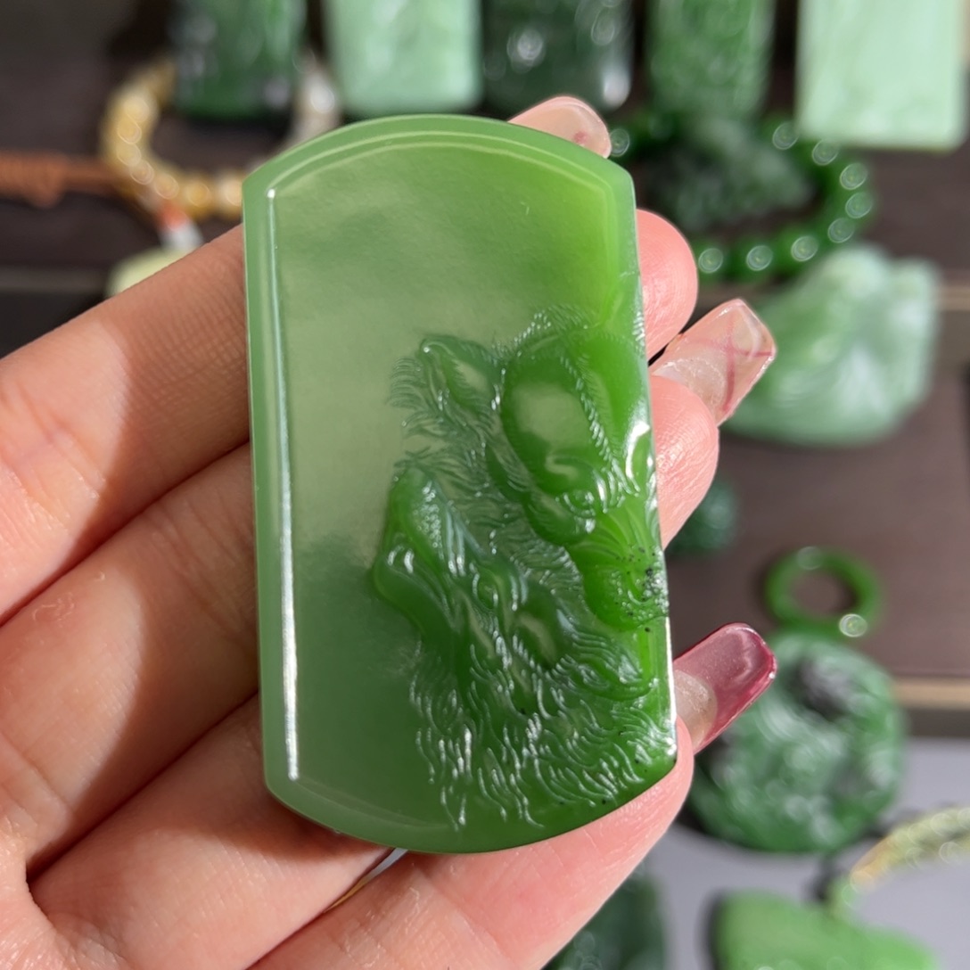 和田玉挂件未镶嵌白加绿狼牌定制