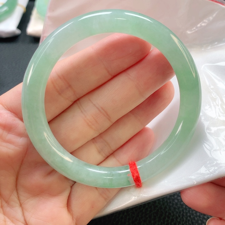 翡翠手镯未镶嵌57圆