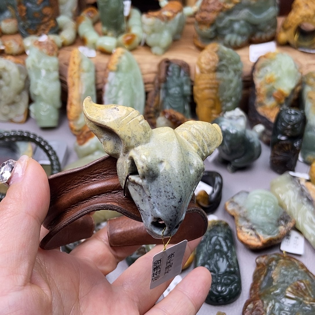 岫岩河磨玉（透闪石质玉）手牌未镶嵌