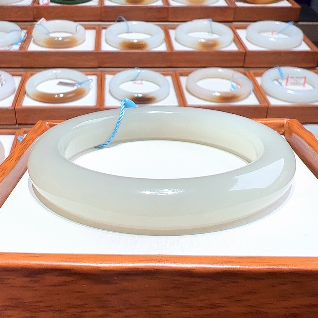 和田玉未镶嵌手镯 56 57