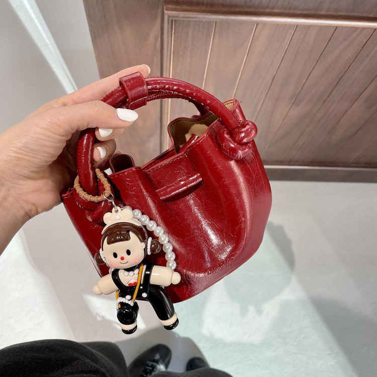 网红简约风结婚单肩包洋气水桶包韩式编织时尚漆皮女多啦拾光9010