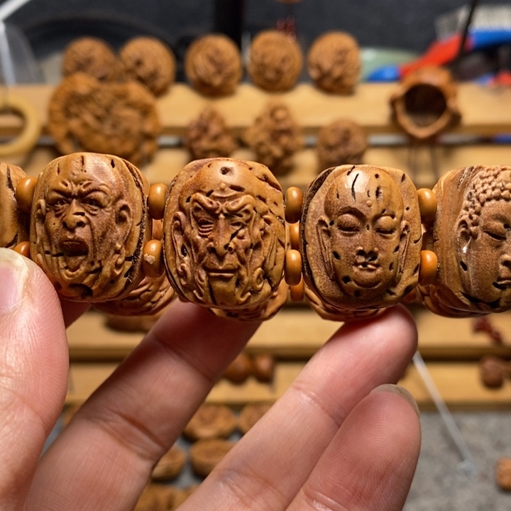 桃核雕刻双面十八罗汉手