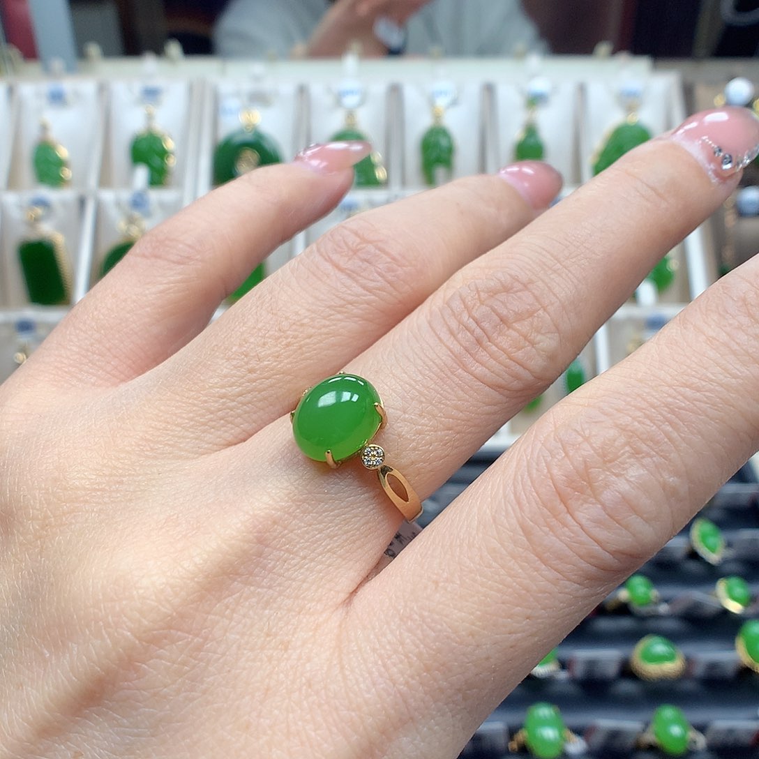 和田玉戒指18K金镶嵌810