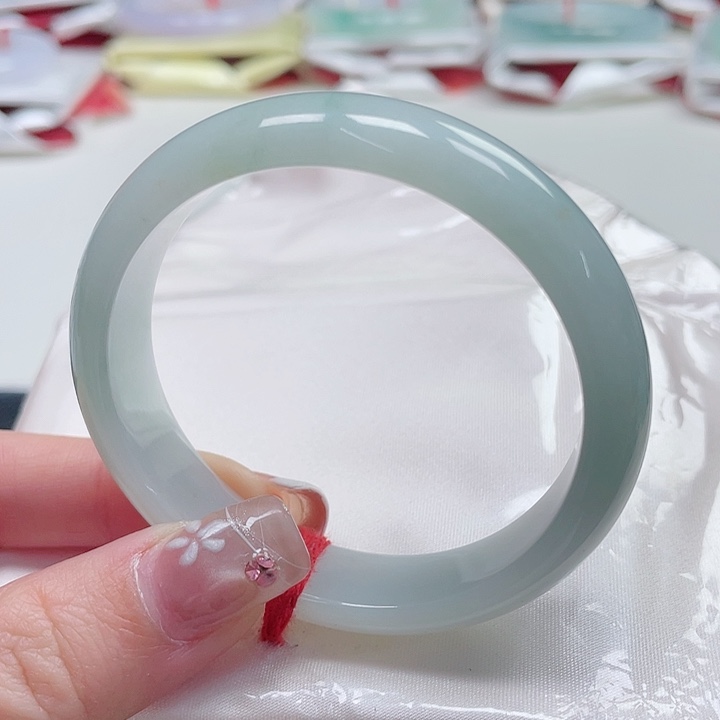 翡翠手镯未镶嵌缅甸53贵妃