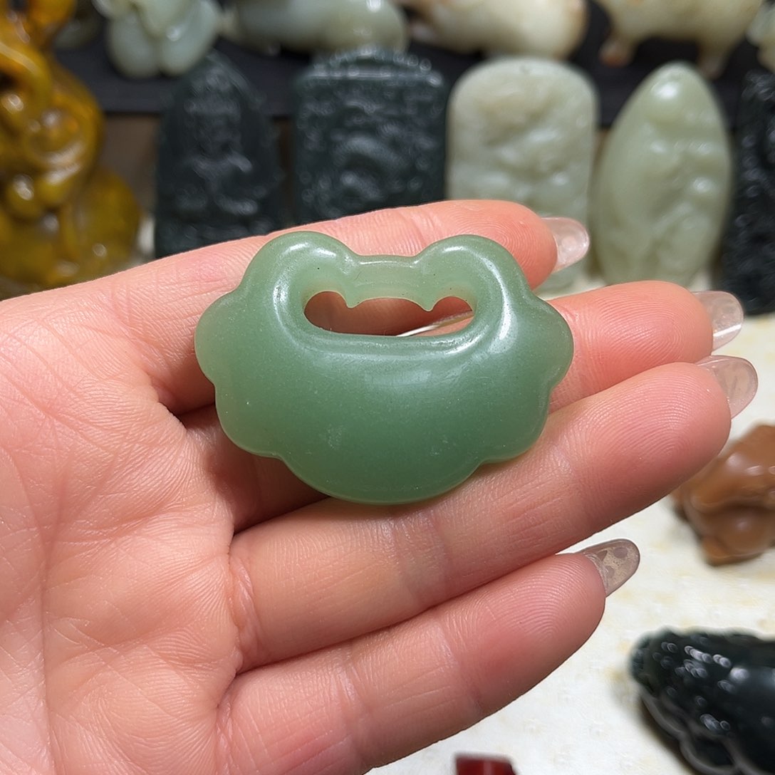 白玉菩提吊坠白玉菩提吊坠