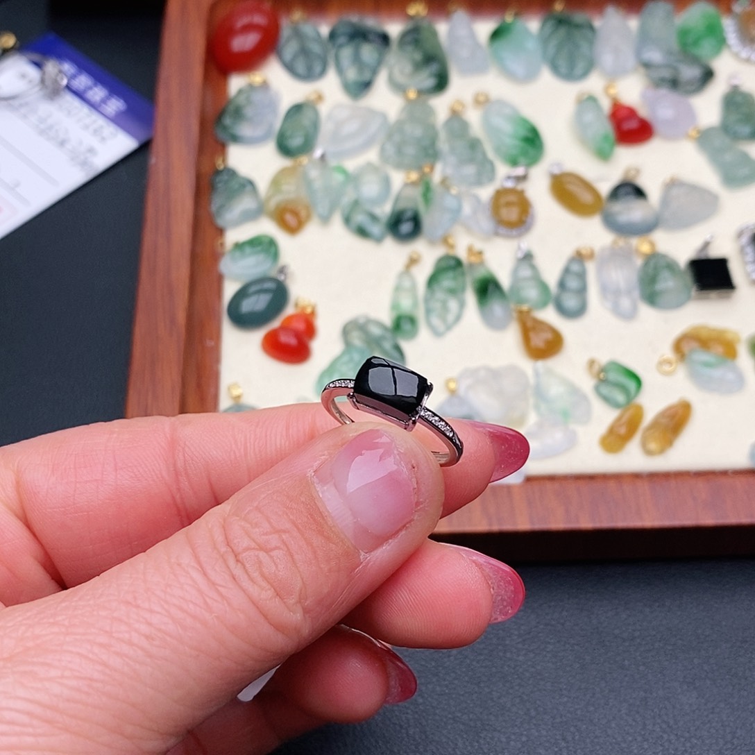 翡翠戒指银S925镶嵌戒指