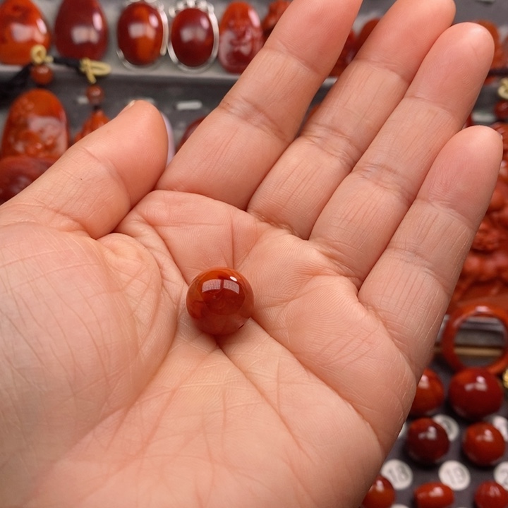 南红玛瑙单珠13.3m未镶嵌性****螂