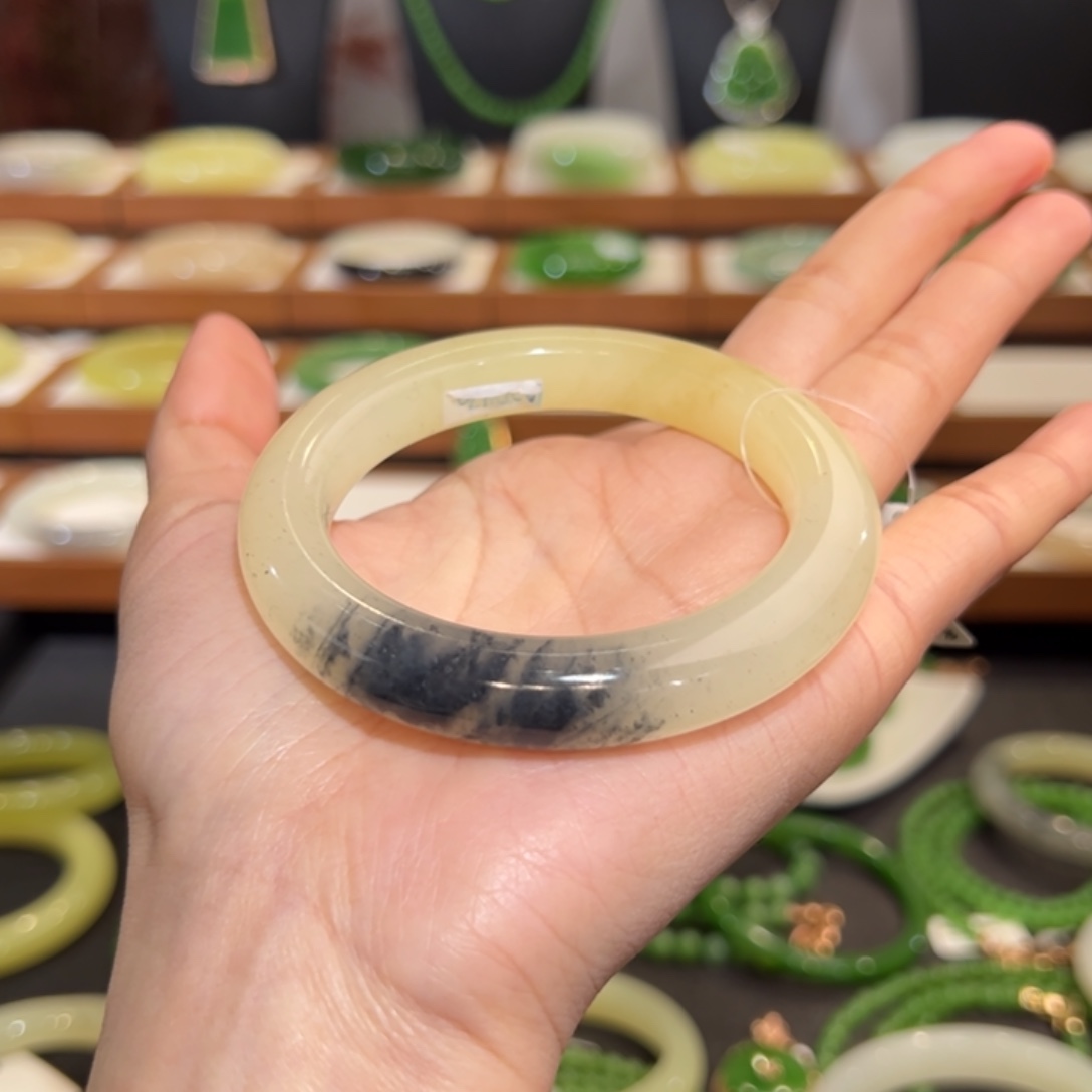 和田玉手镯未镶嵌墨*新疆若羌聚墨黄口56