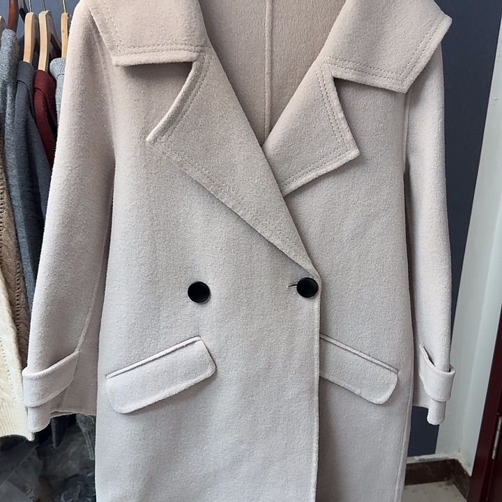 S尺码绒毛混纺浅色大衣