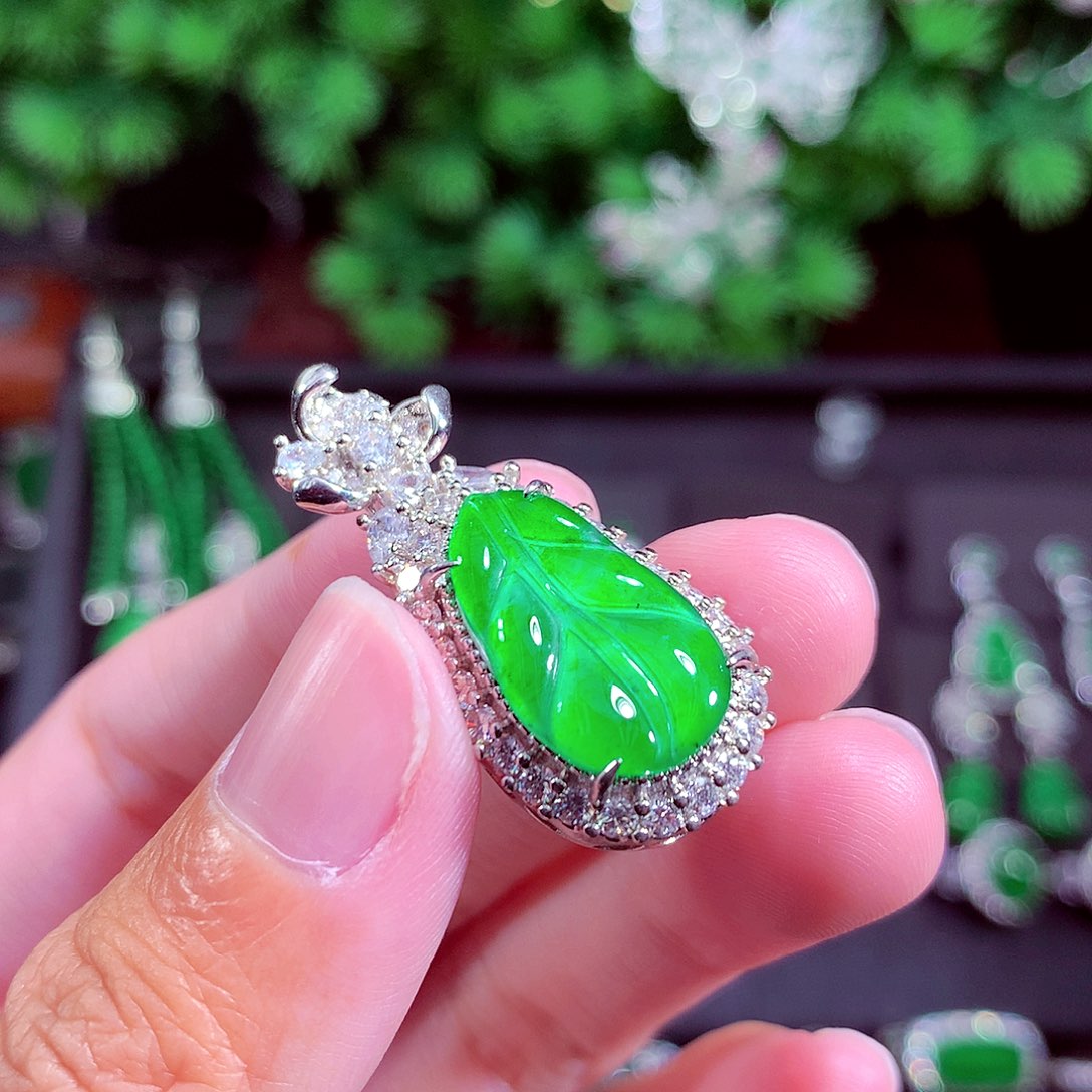 颈饰未镶嵌翡翠天然