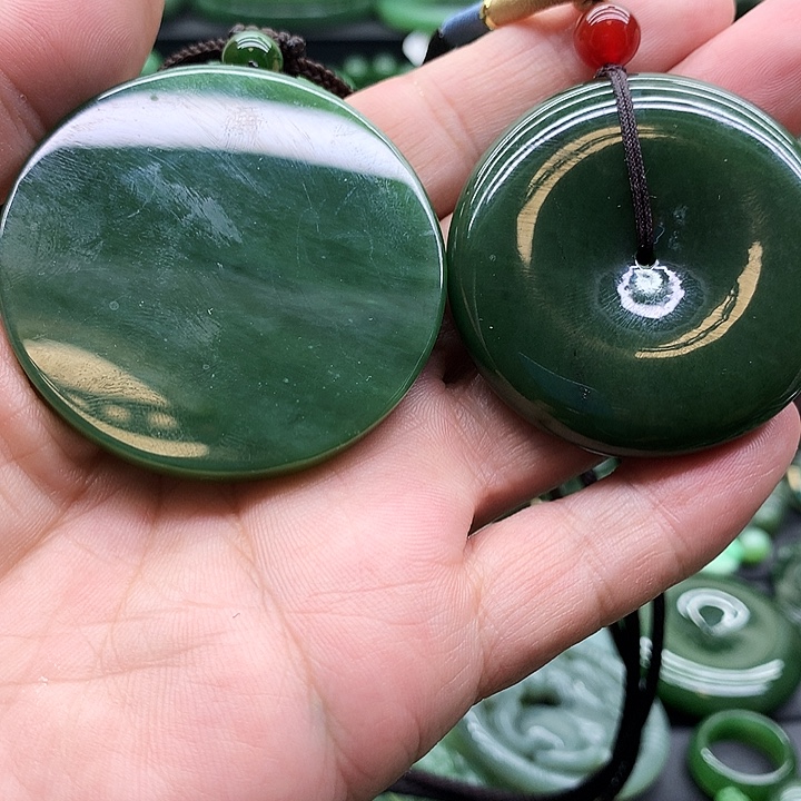 教***g颈饰未镶嵌和田玉（碧玉）