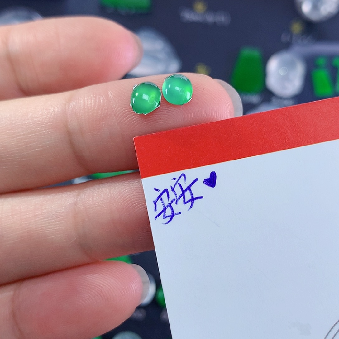 翡翠颈饰未镶嵌天然翡翠高冰绿蛋面