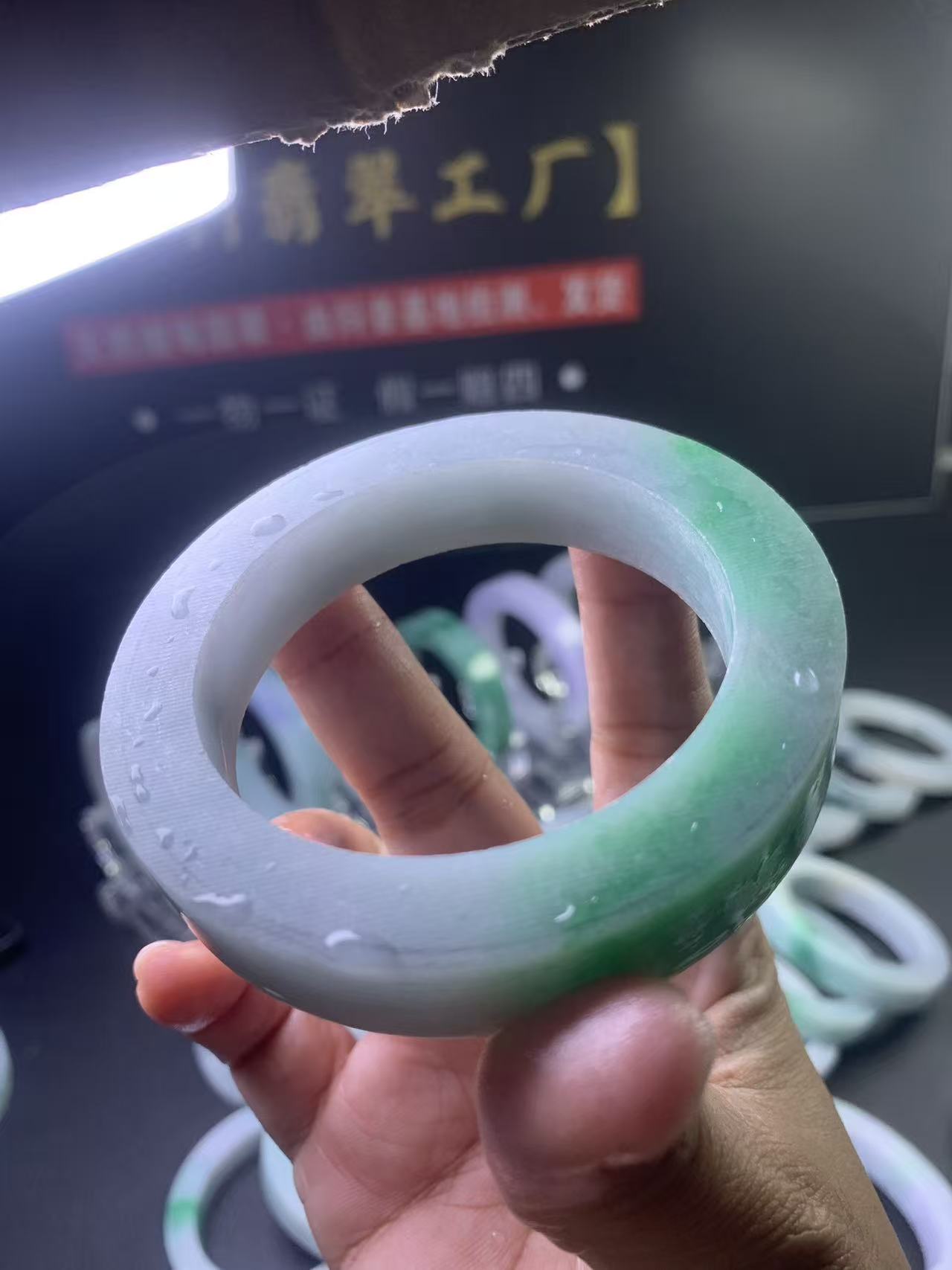 翡翠手镯白底青翡翠手镯定制