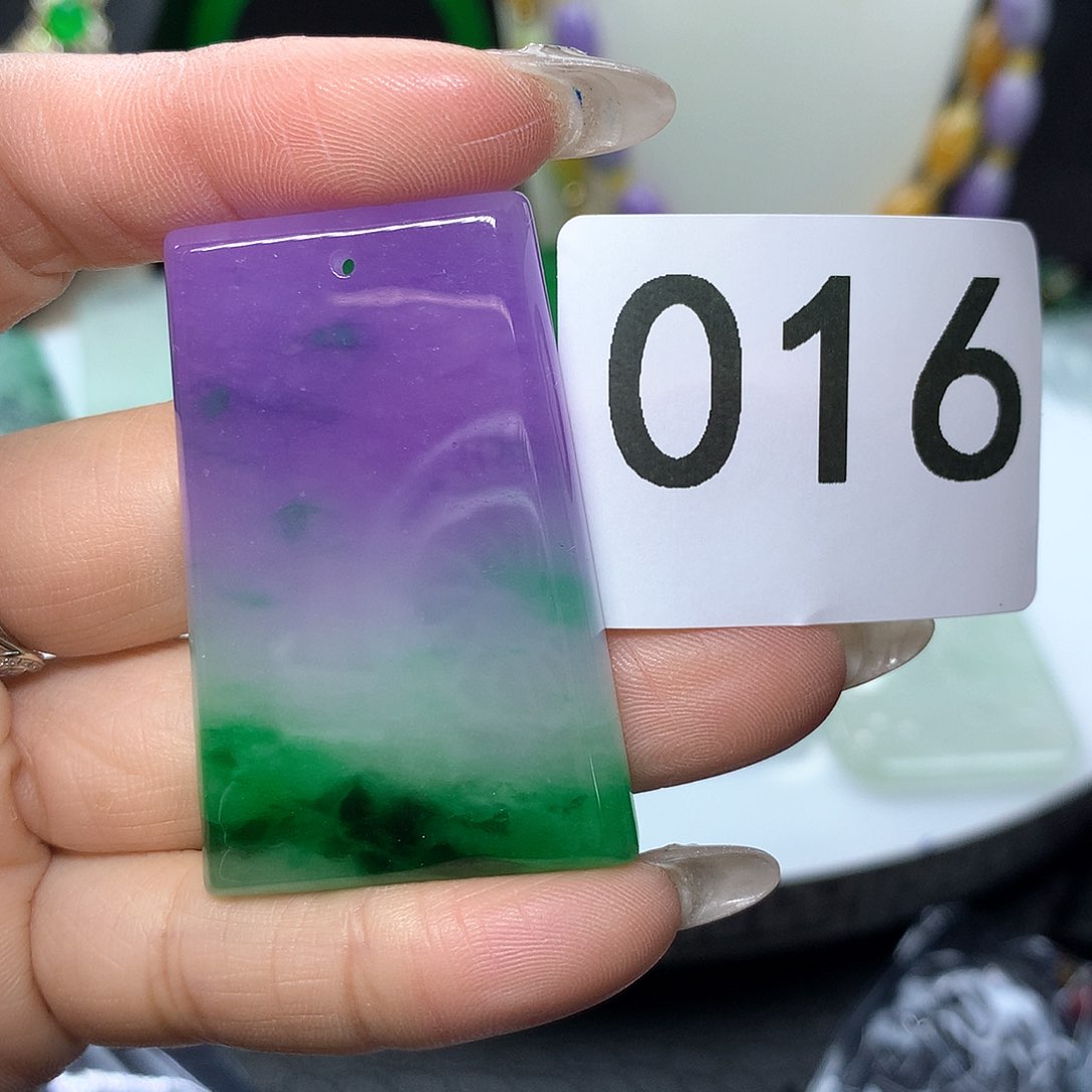 翡翠吊坠(赠链)未镶嵌