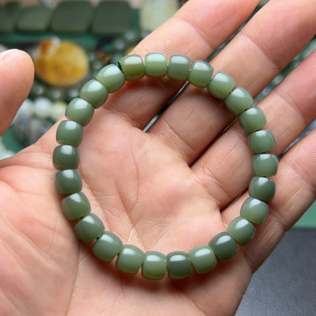 和田玉手链未镶嵌蓝调沙枣青卡8