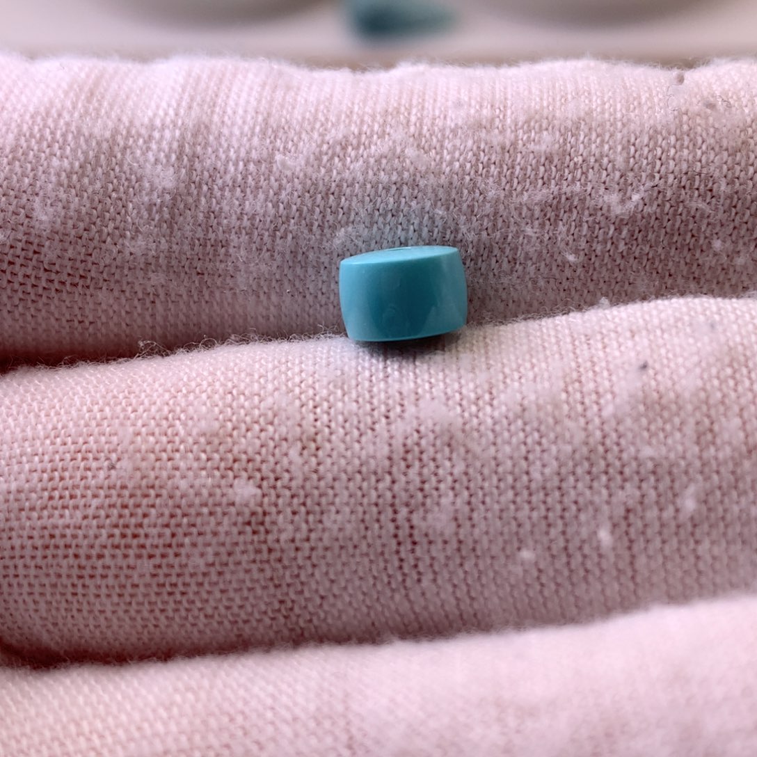 绿松石未镶嵌挂件