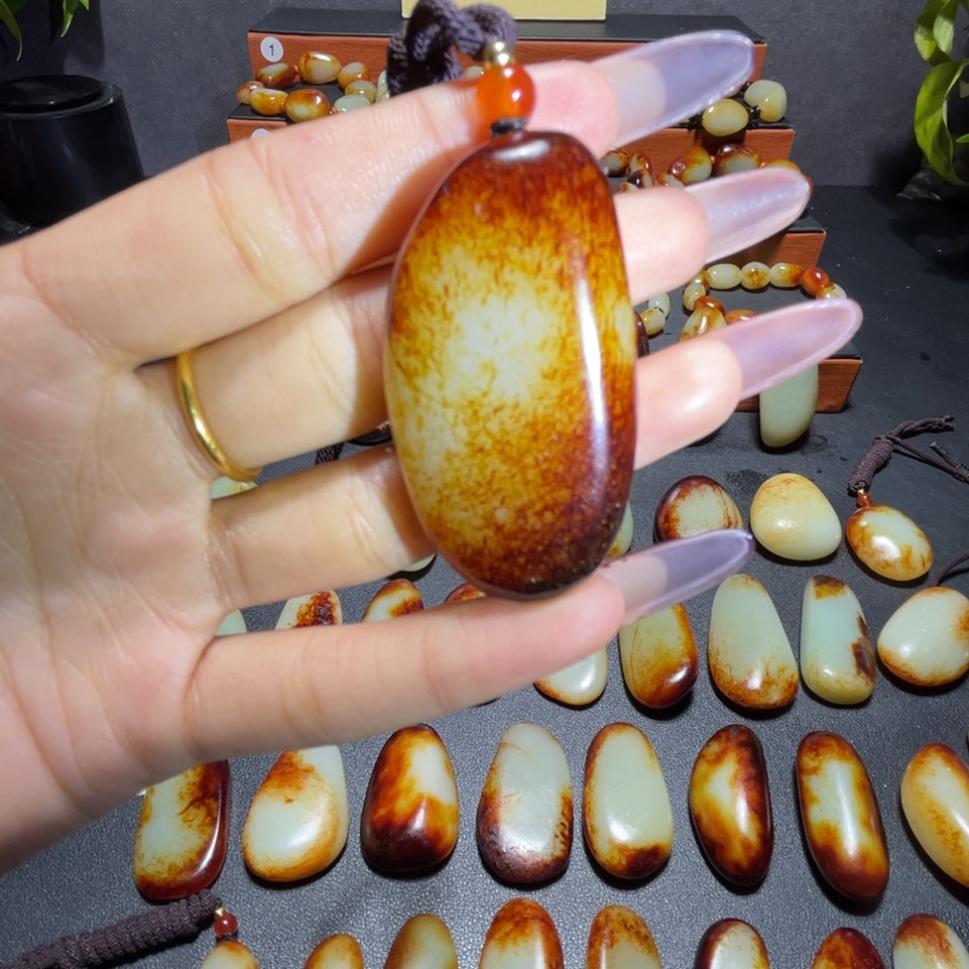 颈饰未镶嵌和田玉