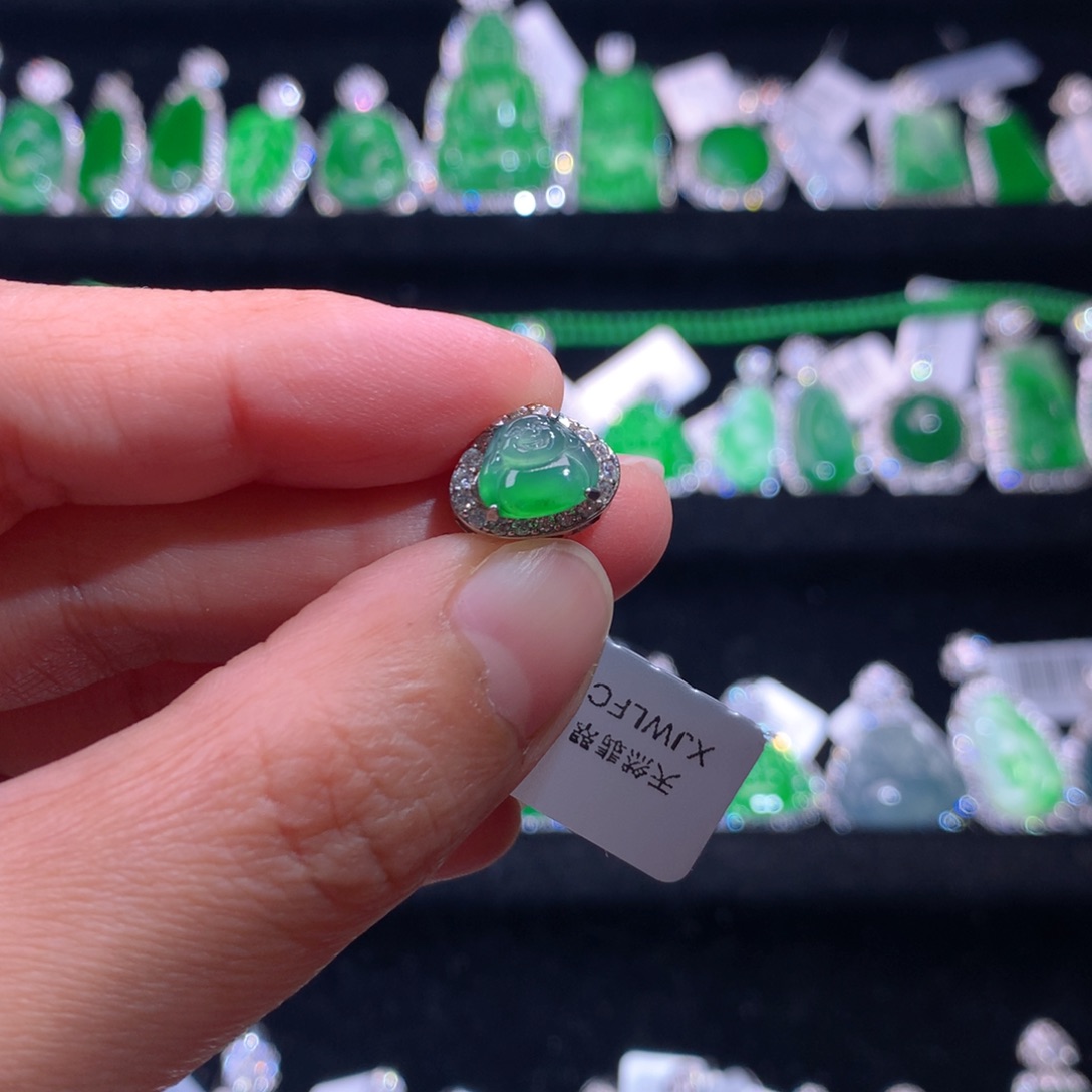 【闪购商品】颈饰银S925镶嵌翡翠