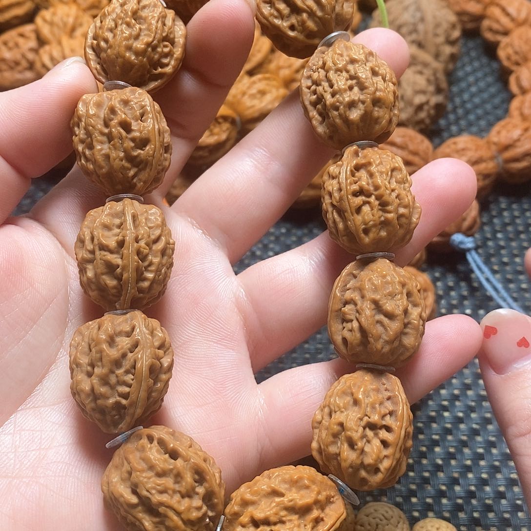 文玩核桃手串粗筋绣花鞋