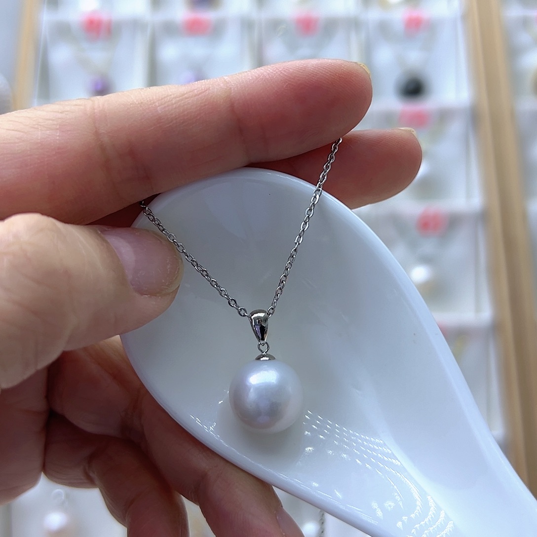 淡水珍珠吊坠(赠链)18K金镶嵌