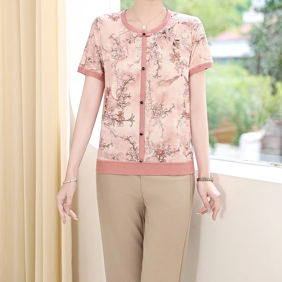 中老66810圆领针织衫