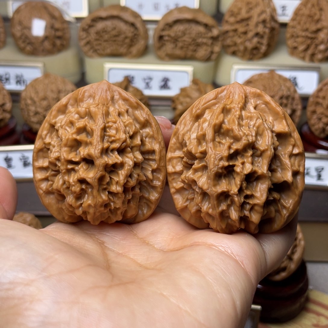 文玩核桃把件帝王45左右