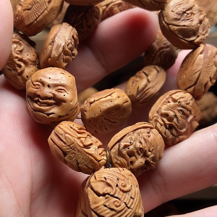 桃核浮雕方牌罗汉