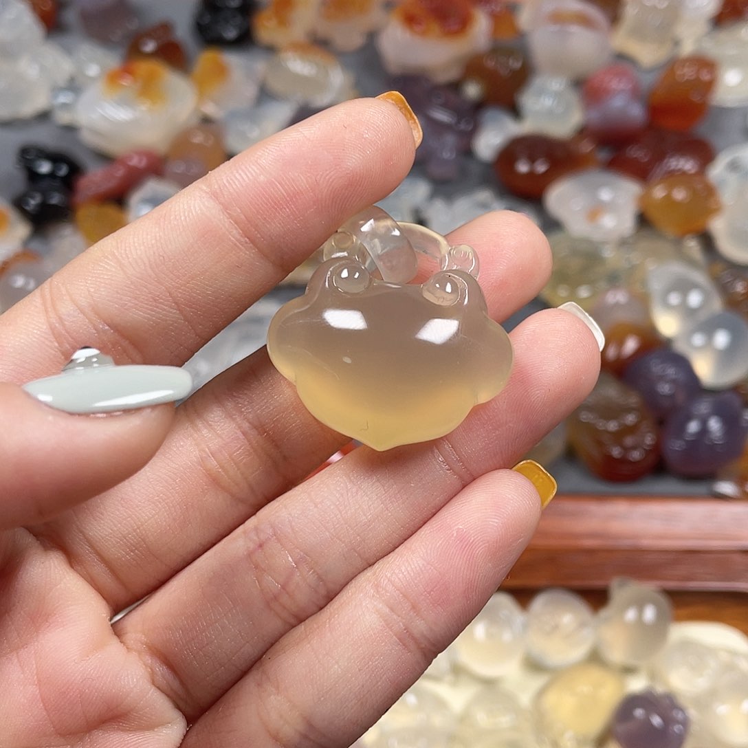 玛瑙/玉髓颈饰未镶嵌谢*?