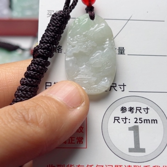 翡翠颈饰未镶嵌山水