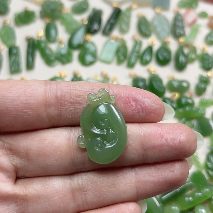 和田玉（碧玉）未镶嵌颈饰