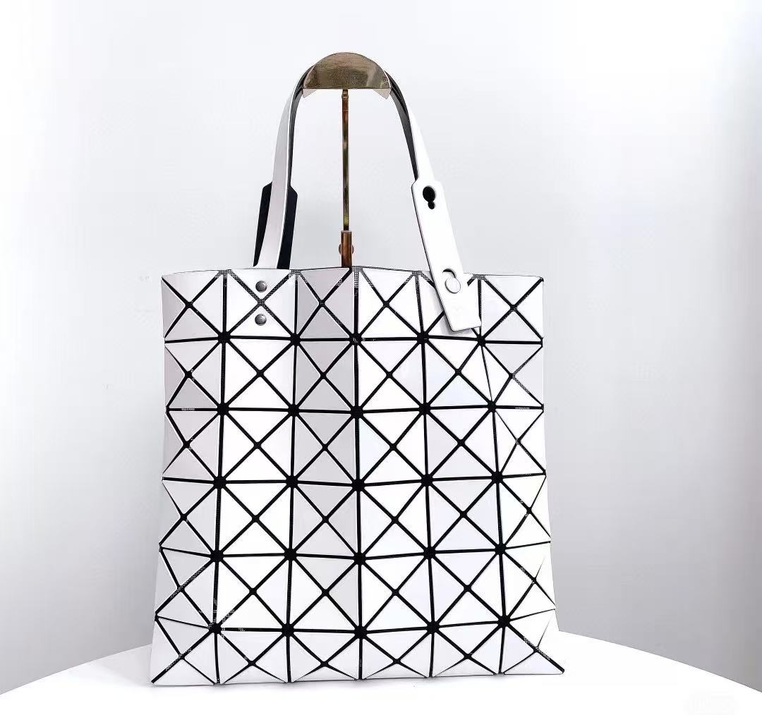 99新 Issey Miyake/三宅一生 白色托特包单肩包
