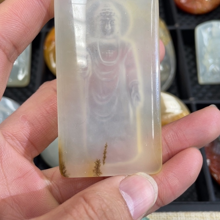 石英质玉（黄龙玉）颈饰未镶嵌