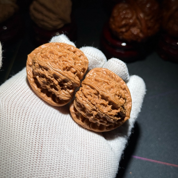 791打底款三角桩白狮子头文玩核桃上色冠军尺寸:边37肚38高35