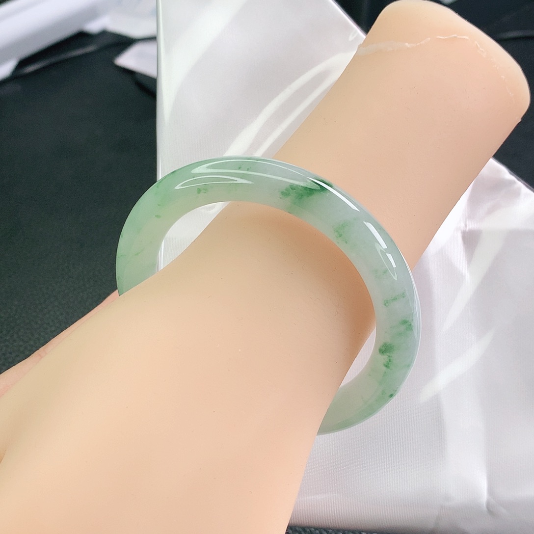 翡翠手镯未镶嵌57.5圈