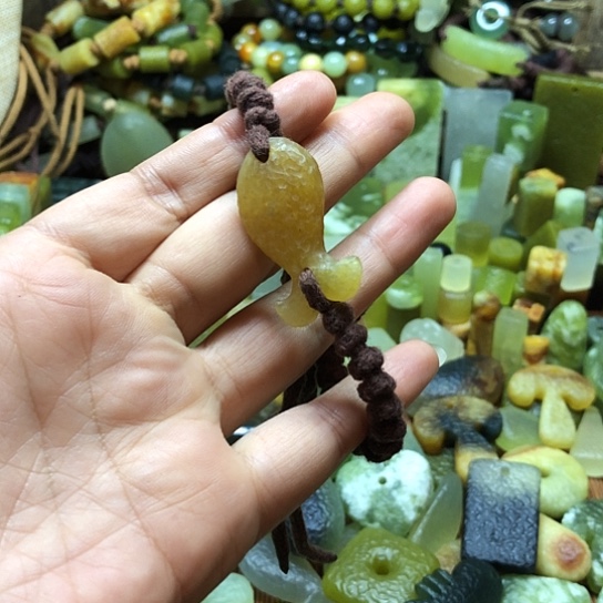 未镶嵌岫玉吊坠岫