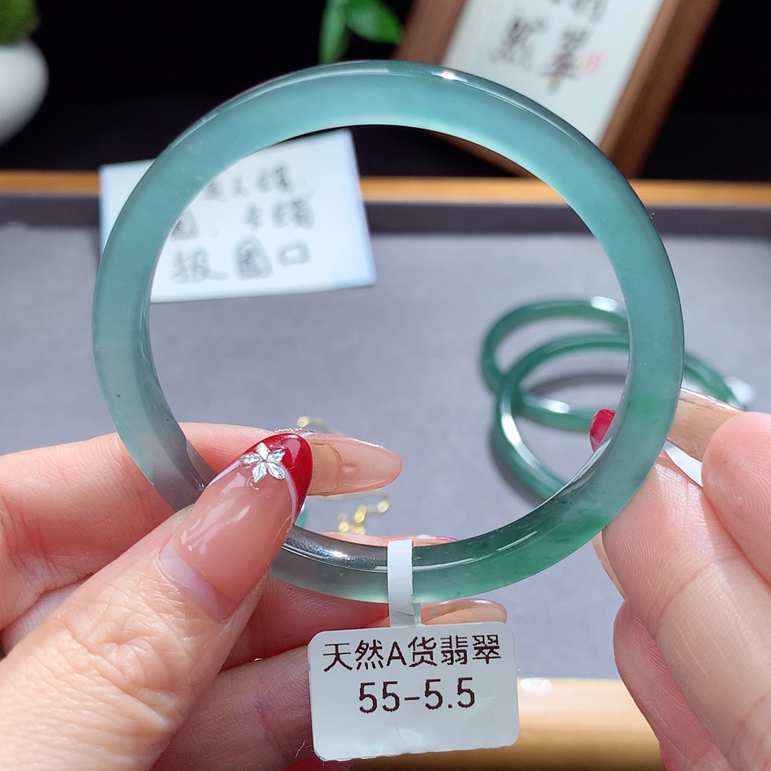 翡翠手镯（圆镯）未镶嵌